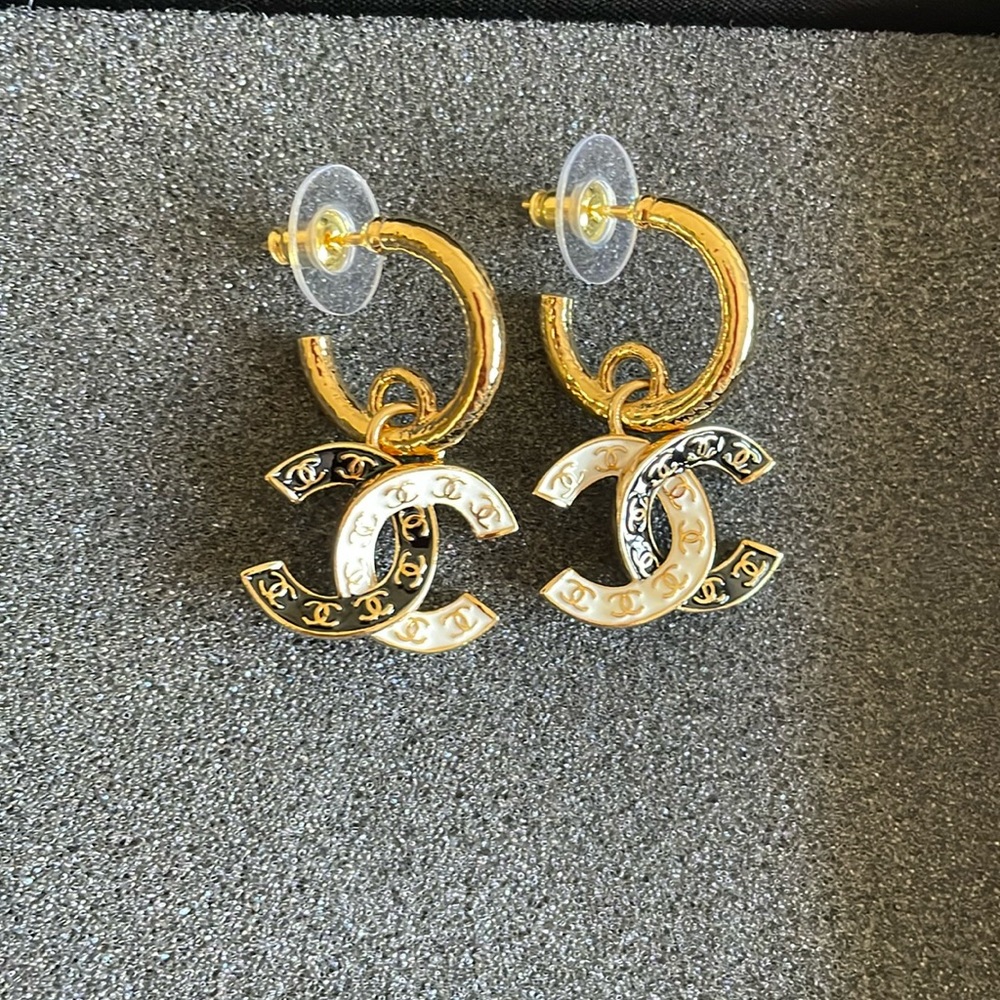 Chanel 24P drop cc earrings
